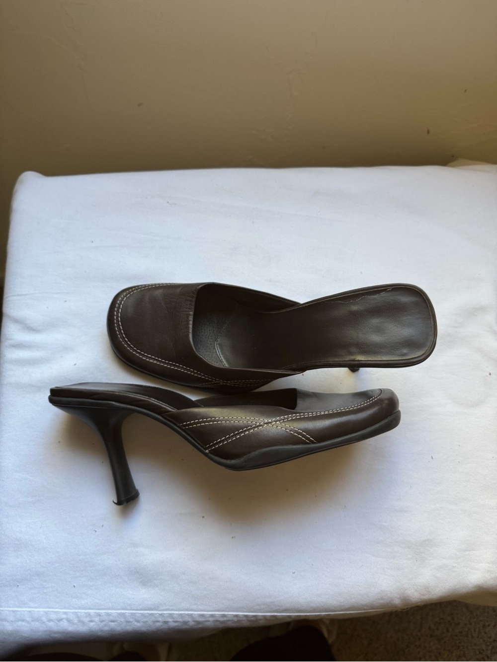 🤎 Vintage Y2K Brown Mule Heels 🤎 Size 6.5 - Picture 2 of 7